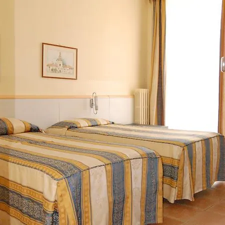 فندق Ristorante Novara Expo 3*